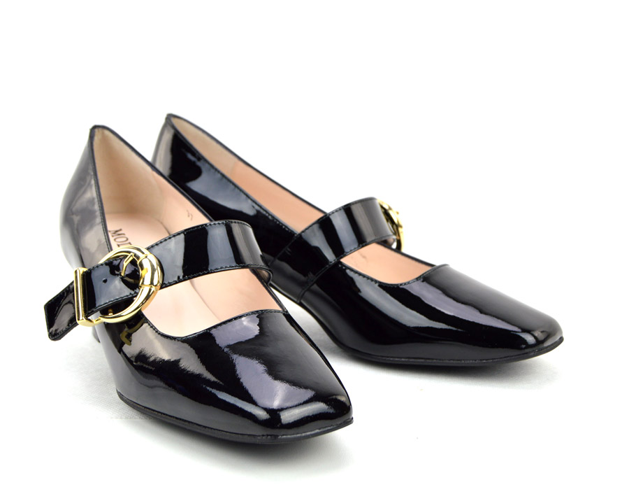 mary jane patent leather shoes