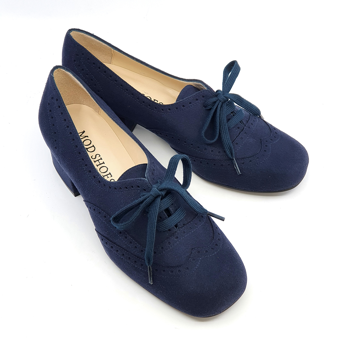 https://www.modshoes.co.uk/wp-content/uploads/2021/09/modshoes-ladies-40s-50s-60s-70s-style-brogue-shoes-vegan-navy-suede-effect-02.jpg